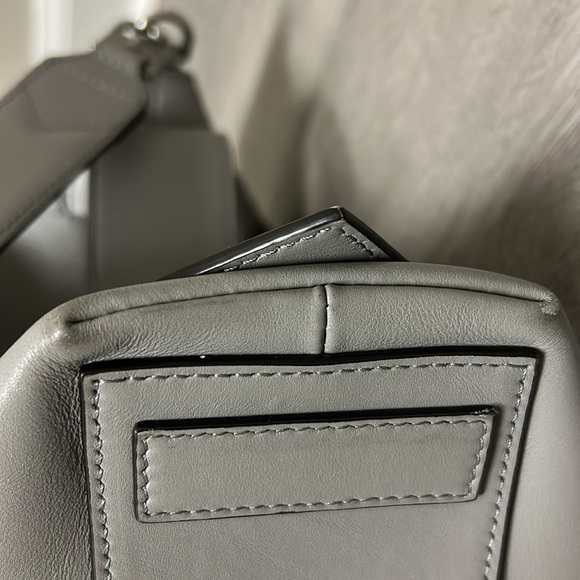 Givenchy Antigona soft medium leather satchel - Picture 12 of 13